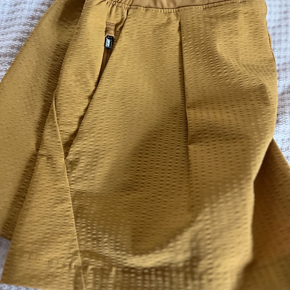 Athleta Textured Brooklyn Short in Tuscan Gold Womens 4 - Picture 4 of 12